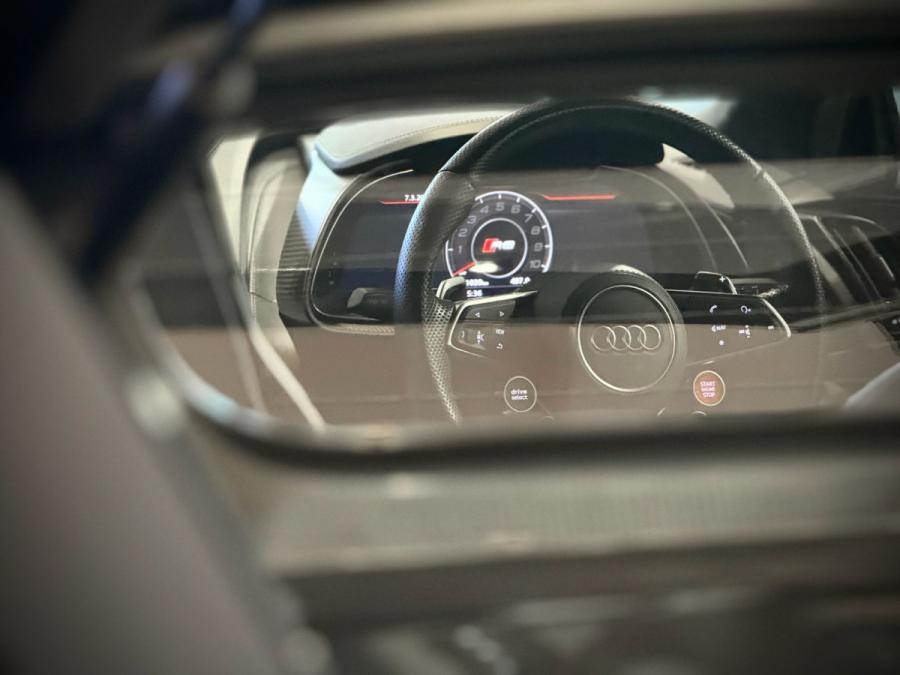 R8 V10 PLUS QUATTRO - Image 9